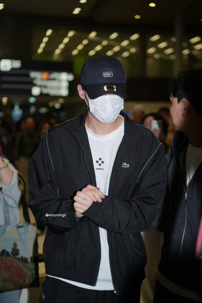 Heigeilz6's tweet photo. Kim Yoon-Sik Arrives in Paris, Looking Forward to Paris Fashion Week

WELCOME KIM YOON SIK TO PARIS

#YOONSIKPFWSS27
#KIMYOONSIKINPARIS https://t.co/dtFOW4MLiI