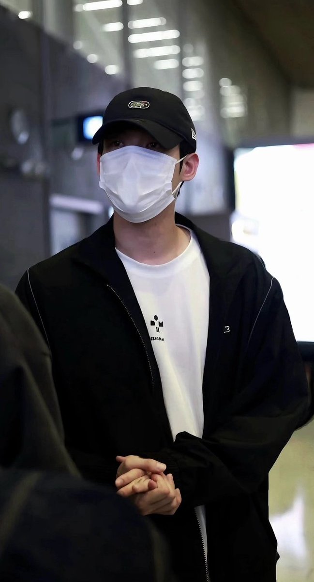 LunaChan618's tweet photo. Kim Yoonsik đây rồi. Về nghỉ ngơi nha.

WELCOME KIM YOON SIK TO PARIS

#KIMYOONSIKPFWSS27
#YOONSIKINPARIS https://t.co/L3P5OtG5Hs
