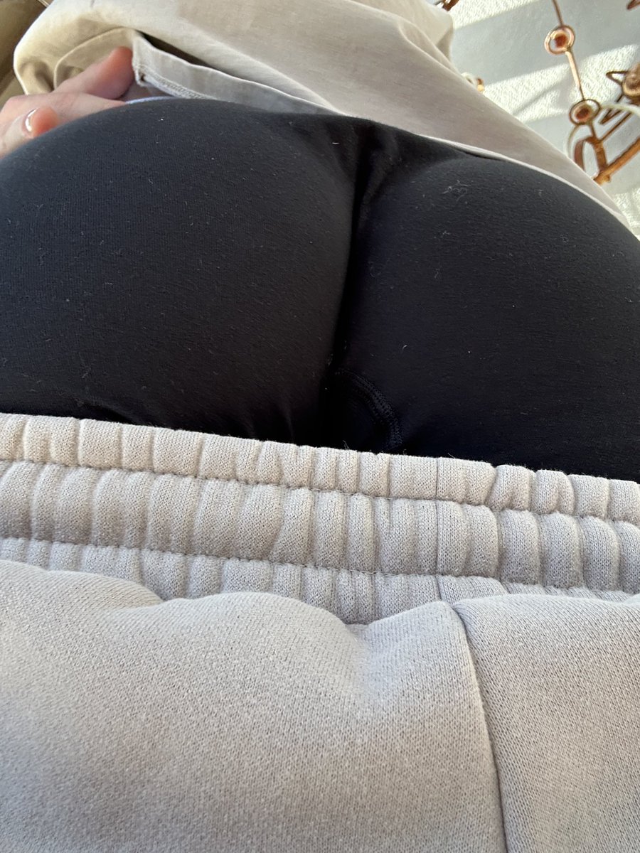 nonamebabykGB's tweet photo. Ass looking tight &amp; cute asf 🫶🏻 

🍑🍑🍑

#gay #DL #satx https://t.co/IzVJGGpfO3