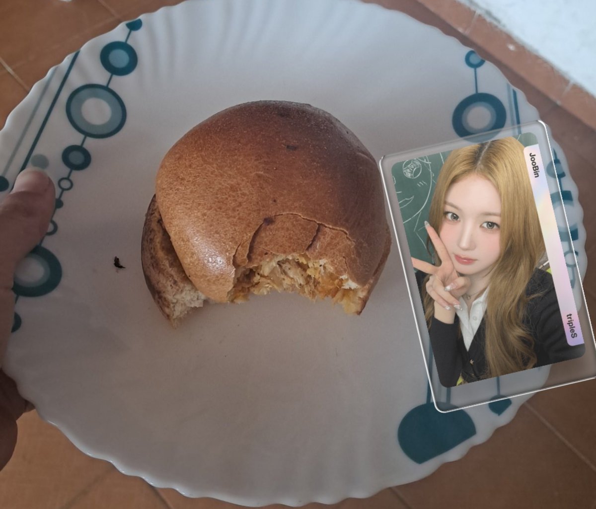 sourgrapesram's tweet photo. #joobinburger pero es la hamburguesa que dan en el pae πΆββοΈ https://t.co/xeuNDF5WSF