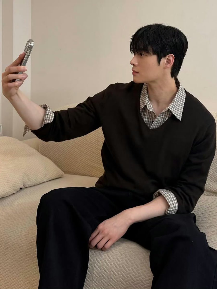 Yutianxixi's tweet photo. 윤도건 시절, 주태선 시절, 그리고 지금의 김윤식님까지 각자의 쿨한 매력이 있어요~ 전부 정말 좋아해요!!😋✨✨💪🩵

WELCOME KIM YOON SIK TO PARIS

#KIMYOONSIKPFWSS27
#KIMYOONSIKINPARIS https://t.co/E2fCOeBxY6