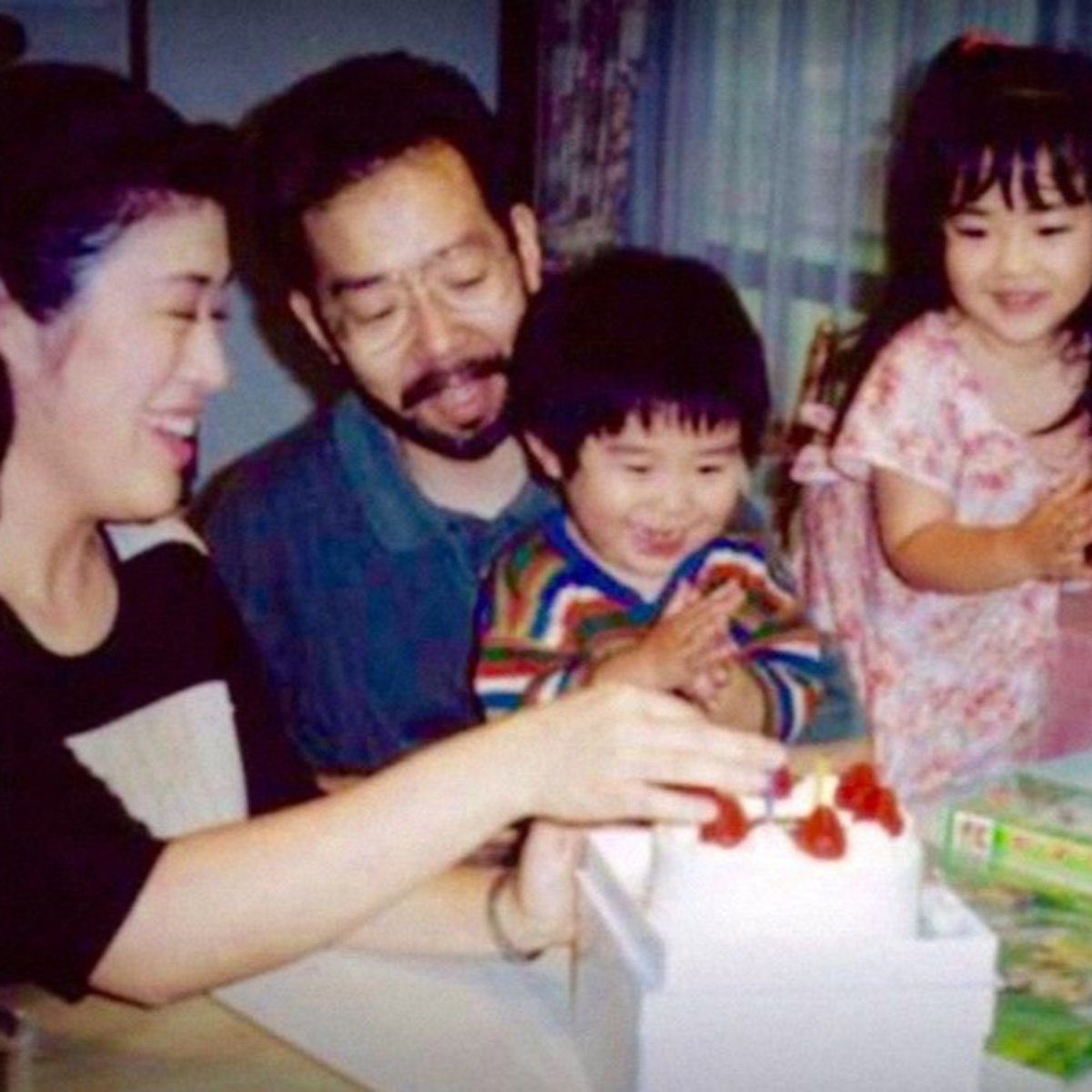 creepydotorg's tweet photo. On the night of December 30, 2000, a stranger broke into the Miyazawa family's home in Tokyo and killed all four people inside: father, mother, and their two young children.

But what happened next made this one of the most disturbing cold cases in modern history.

Instead of running, the killer stayed in the house with the bodies. For hours, he walked from room to room.

He ate cups of ice cream from the freezer, drank the family's tea, and treated his own knife wounds with their first-aid supplies. He also logged onto the father's computer to browse the internet.

The killer didn't seem to care about being caught at all. He left his jacket, hat, gloves, and bag behind, and didn't even flush the toilet after using it.

When he finally left, the police found his blood, his fingerprints, his knife, and his DNA.

Since then, more than 280,000 officers have worked on the case. They know his blood type, his estimated height, and even his ancestry.

But more than 25 years later, they still don't know who he is.