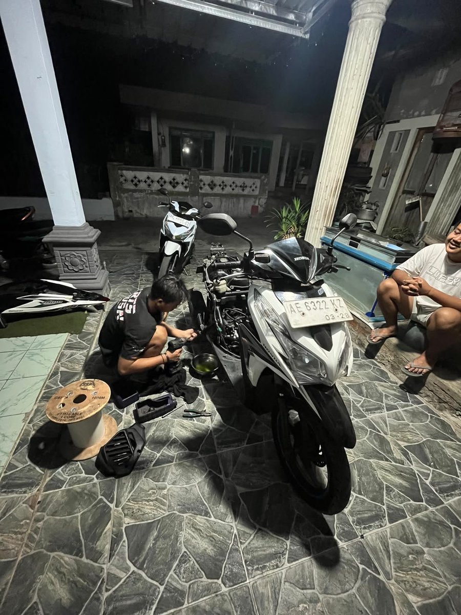 everythxsucks's tweet photo. gws motore yanxx yakin bersama mekanik handal oding new jt racing speed https://t.co/SdV1oin9cV
