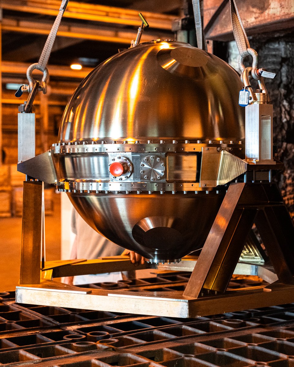 NASASolarSystem's tweet photo. How do you get a probe ready for the heat of Venus? Put it in a furnace.🔥

From Aug. 28 to Sept. 10, a model of our DAVINCI probe went through six cycles to 869°F (465°C), each matched to its planned hour-long descent. 

It came out unscathed: https://t.co/rGttUYnrcP https://t.co/RSqrhFlOsg