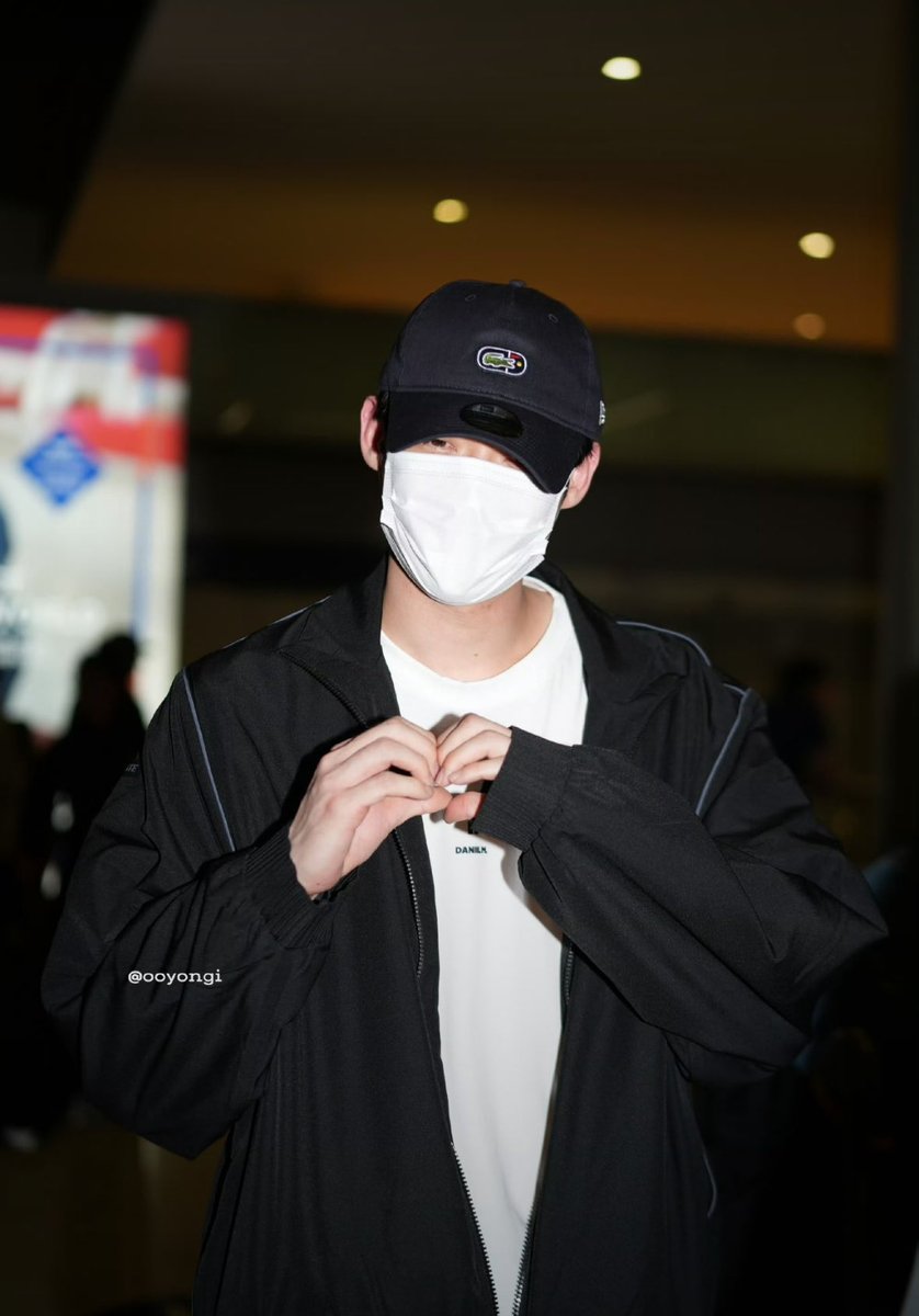 Yoonmyfavor's tweet photo. Fresh Kim Yoon Sik arrives in Paris.𓏲ּ𝄢

WELCOME KIM YOON SIK TO PARIS

#YOONSIKPFWSS27
#KIMYOONSIKINPARIS https://t.co/QRGODTuvXF