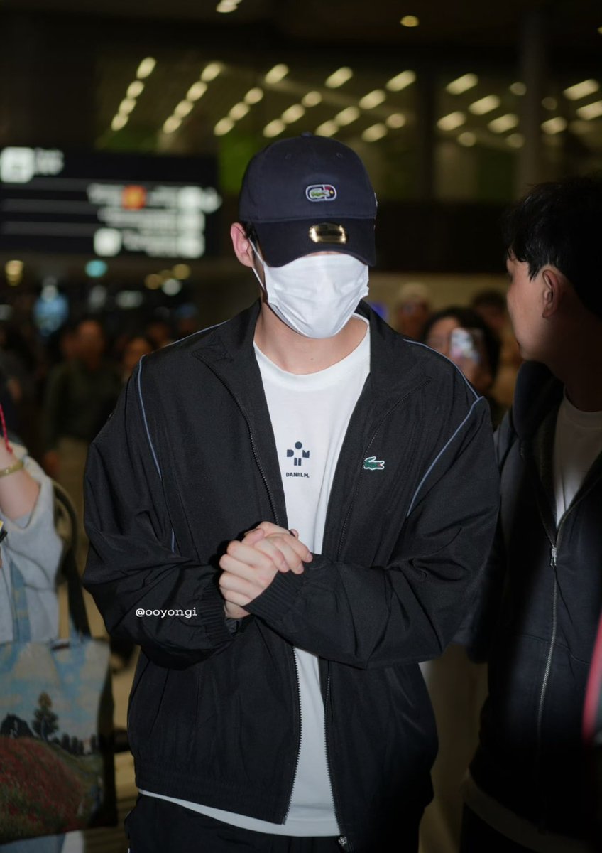 Yoonmyfavor's tweet photo. Fresh Kim Yoon Sik arrives in Paris.𓏲ּ𝄢

WELCOME KIM YOON SIK TO PARIS

#YOONSIKPFWSS27
#KIMYOONSIKINPARIS https://t.co/QRGODTuvXF