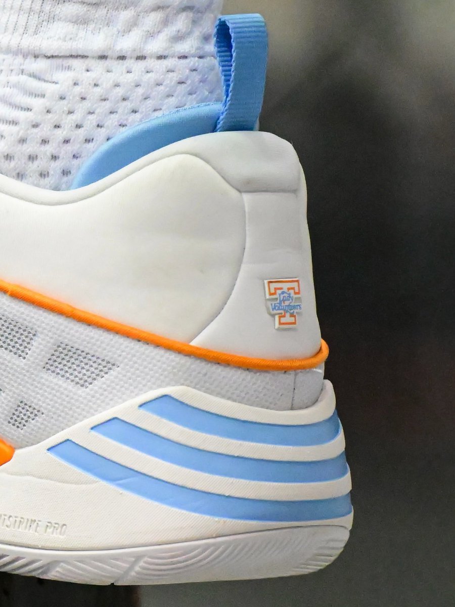 SoleRetriever's tweet photo. Donovan Mitchell broke out the Tennessee Lady Vols PE colorway of the  adidas D.O.N. Issue 8 for Media Day 🩵🧡 @spidadmitchell 

📷 @NBAKicks https://t.co/e1bHoODflO