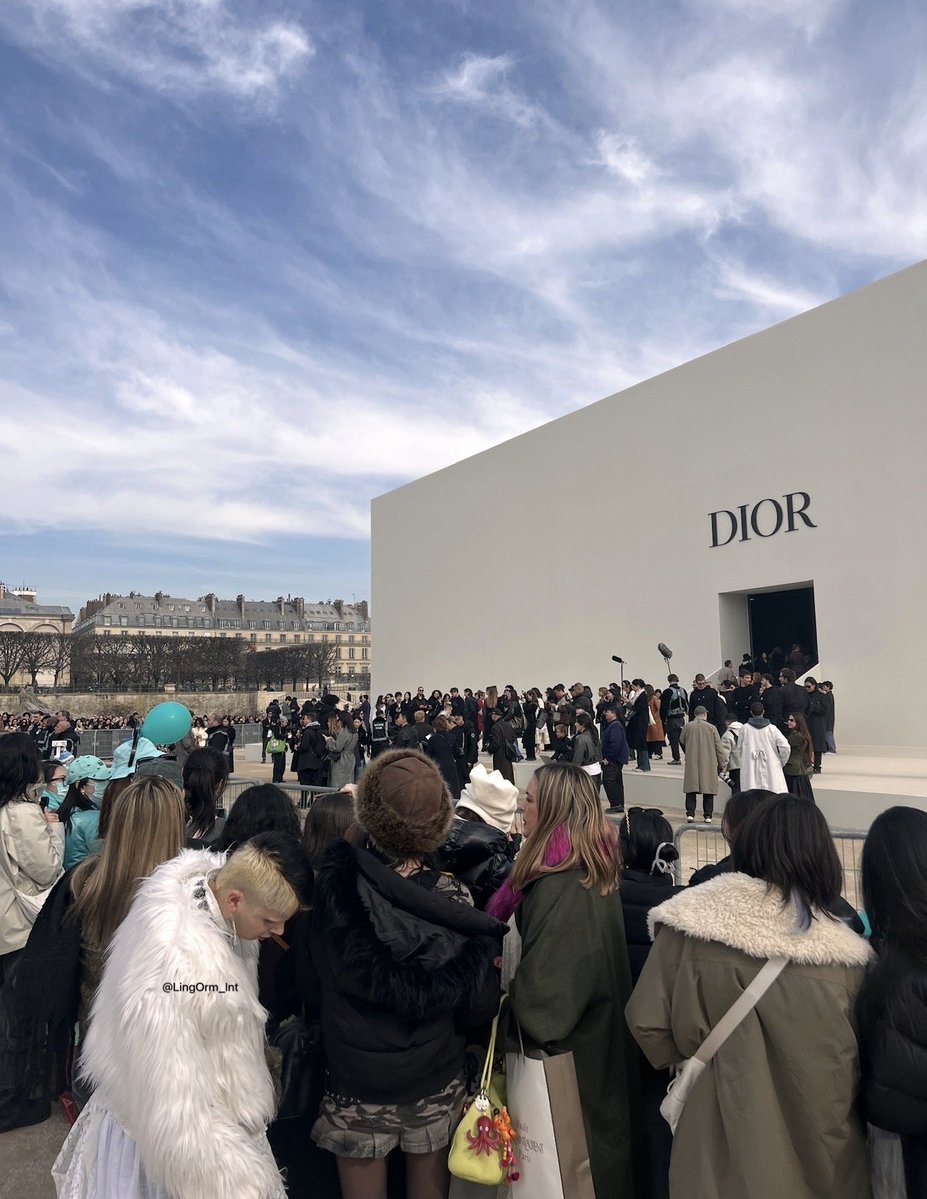 Lingorm_int's tweet photo. Paris this time left me with a lot of mixed feelings.

This was my fourth PFW with #LingOrm, so I know how hectic these events can be and that security is necessary. But yesterday, a lot of us walked away feeling genuinely defeated and disappointed with how things were handled on the ground.

Fans arrived early, listened to security, stayed where they were told and followed the rules, only to lose their positions while others were allowed ahead. After hours of waiting, watching people realize that doing everything right still didn’t matter was honestly painful. I really hope the Dior event team takes something away from this. Safety comes first, but organization and fairness matter too. Security lost control of rouge people who’s not really fans. 

What I don’t want lost in that disappointment is the fans. JKR came from the US, UK, Canada, Germany, the Netherlands, Philippines, Thailand, Hong Kong and beyond. Some were there from 4AM, some waited outside Dior the day before, some went to the airport while respecting their space.

Paris isn’t home for many of us. People took time off, booked flights and hotels and travelled thousands of miles simply to show up for #Linglingkwong‌ & #OrmKornnaphat‌ . That’s why yesterday hurt a little more.

Paris will always be special. Dior was LingOrm’s first big international break, and four PFWs later, some of the people who were there at the beginning are still here today.

None of this changes my love for them. I still love Ling. I still love Orm. And even after a day that hurt, I would show up for them all over again. 

Maybe Paris didn’t go the way we hoped this time, til next time! 💜