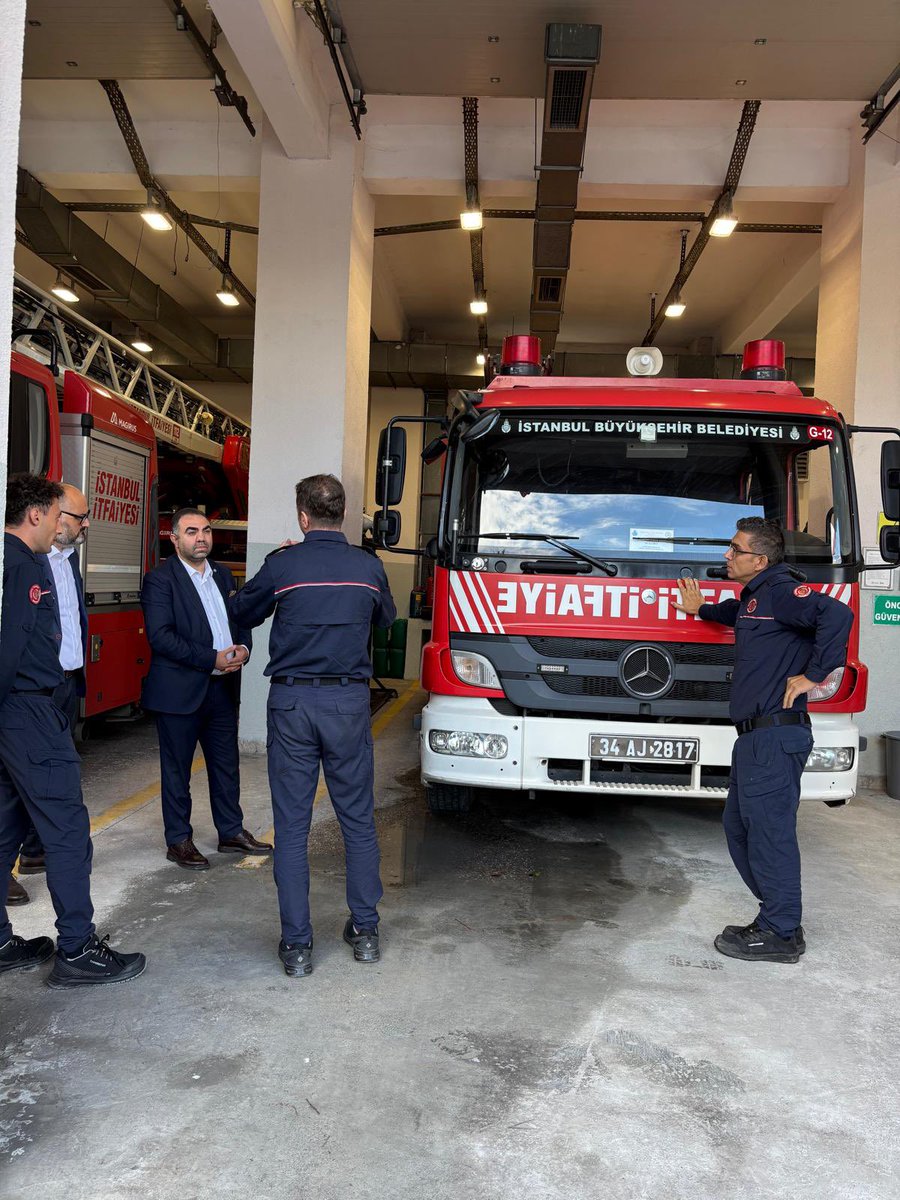 IyipartikCekme's tweet photo. İtfaiye Haftası kapsamında Sefaköy İtfaiye Müfreze Amirliği’ni ziyaret ettik.

İlçe Başkanımız Rasim Yıldırım ve Yönetim Kurulu Üyelerimizle birlikte, görev yapan personelimizin İtfaiye Haftası’nı kutladık.

Tüm itfaiye teşkilatımıza emekleri için teşekkür ediyoruz. https://t.co/Rl5nNFD9p2