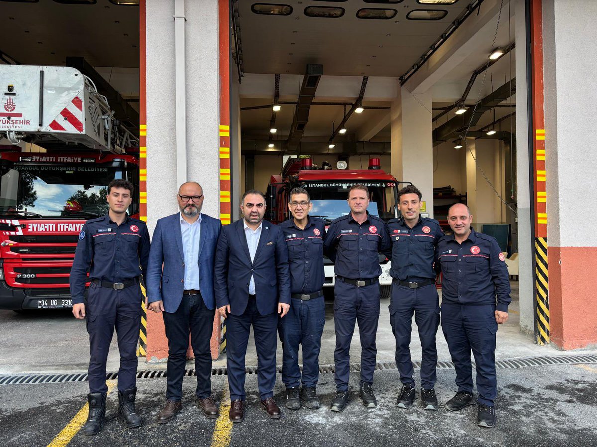 IyipartikCekme's tweet photo. İtfaiye Haftası kapsamında Sefaköy İtfaiye Müfreze Amirliği’ni ziyaret ettik.

İlçe Başkanımız Rasim Yıldırım ve Yönetim Kurulu Üyelerimizle birlikte, görev yapan personelimizin İtfaiye Haftası’nı kutladık.

Tüm itfaiye teşkilatımıza emekleri için teşekkür ediyoruz. https://t.co/Rl5nNFD9p2