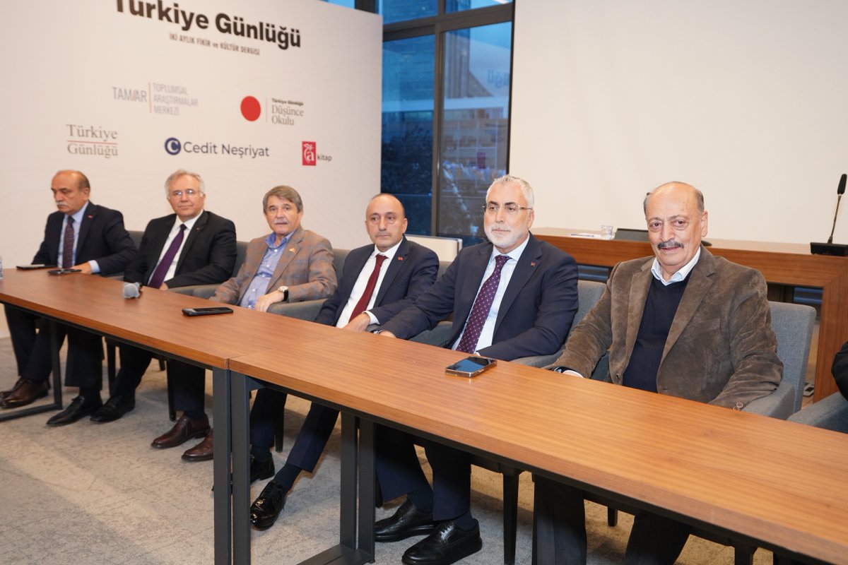 devletsert's tweet photo. Çalışma ve Sosyal Güvenlik Bakanımız Sayın Prof. Dr. Vedat Işıkhan ile birlikte, önceki dönem Çalışma ve Sosyal Güvenlik Bakanı, TBMM Sağlık, Aile, Çalışma ve Sosyal İşler Komisyonu Başkanı Sayın Vedat Bilgin’e, kıymetli annesinin vefatı dolayısıyla taziye ziyaretinde bulunduk.

Merhumeye Allah’tan rahmet; Sayın Vedat Bilgin’e ve ailesine sabır ve başsağlığı diliyorum.

Rabbim mekânını cennet eylesin.