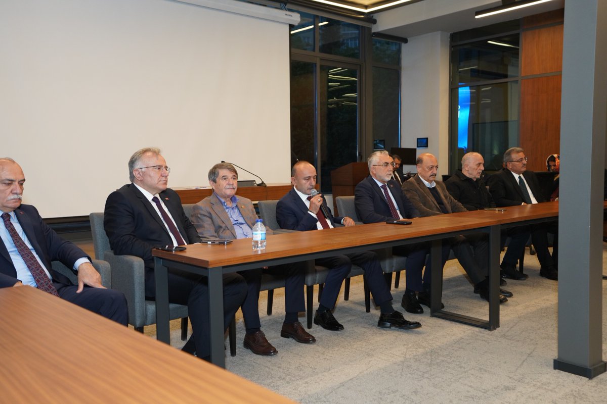 devletsert's tweet photo. Çalışma ve Sosyal Güvenlik Bakanımız Sayın Prof. Dr. Vedat Işıkhan ile birlikte, önceki dönem Çalışma ve Sosyal Güvenlik Bakanı, TBMM Sağlık, Aile, Çalışma ve Sosyal İşler Komisyonu Başkanı Sayın Vedat Bilgin’e, kıymetli annesinin vefatı dolayısıyla taziye ziyaretinde bulunduk.

Merhumeye Allah’tan rahmet; Sayın Vedat Bilgin’e ve ailesine sabır ve başsağlığı diliyorum.

Rabbim mekânını cennet eylesin.