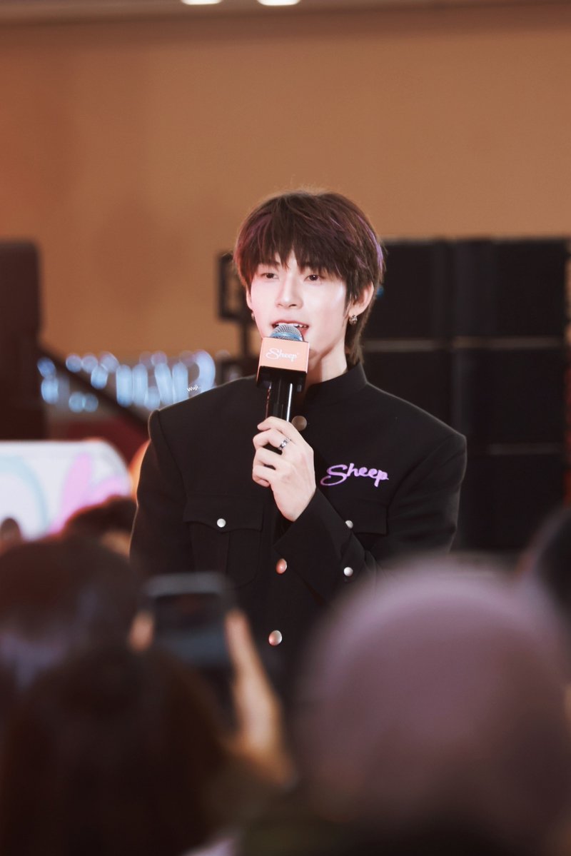 IG_MUBLUE's tweet photo. Baby you look so shine — ✨

{ #twnpich }

SHEEP TTP Final EP SWT  
#SHEEPxTTP https://t.co/gx1b9MDuGx