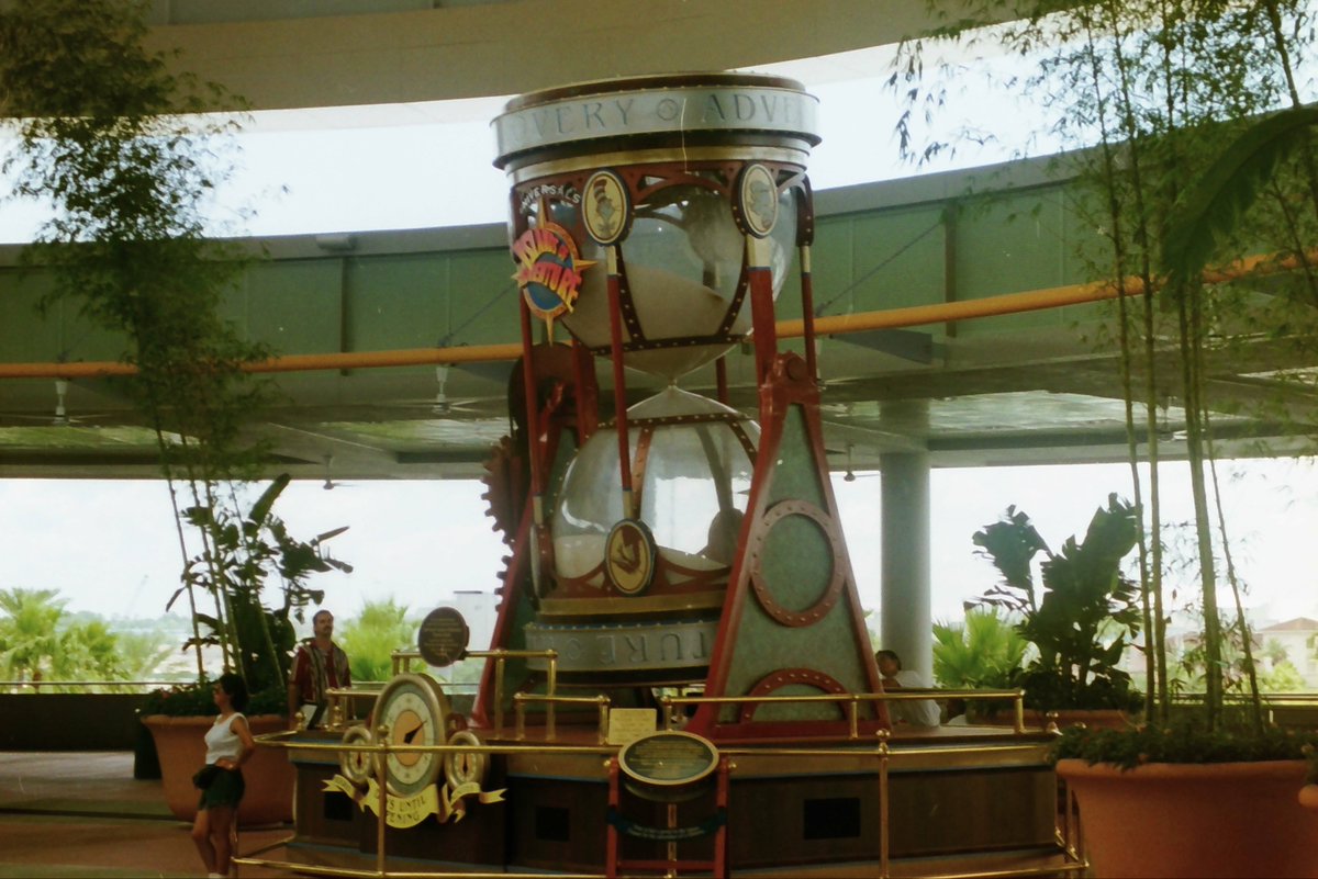 JimShull's tweet photo. This sand clock counted down to the opening of #Universal #Islandsofadventure. On the preview day I was in a group of #WDW executives who came to see and judge the completion ‘up the road’. More on https://t.co/VWIYvVdvqZ https://t.co/s76RFQZJPC