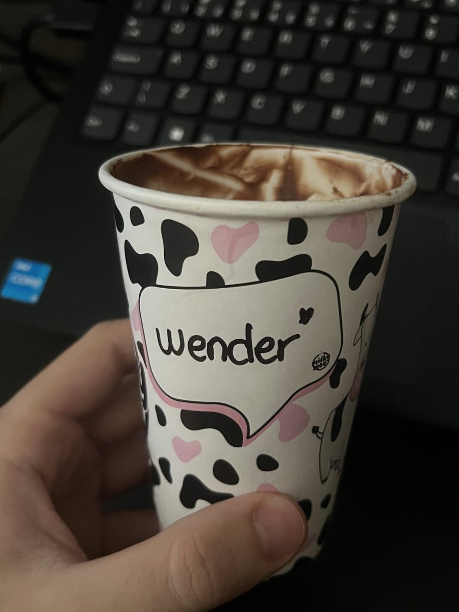 wenddG's tweet photo. a moça do milk moo perguntou meu nome pra colocar no copo
eu: wendell
ela: wender?
eu: não, Wendell
ela: https://t.co/4r3lPMcLOq
