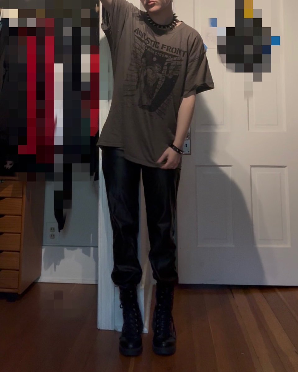 erosisfalling's tweet photo. very casual ootd :3 https://t.co/c8PoZ5jw8Y