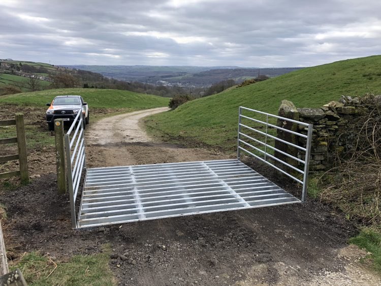 cowincrisis's tweet photo. hey does anyone know any tips for getting across these things? lmk https://t.co/GzbBUIqhzG