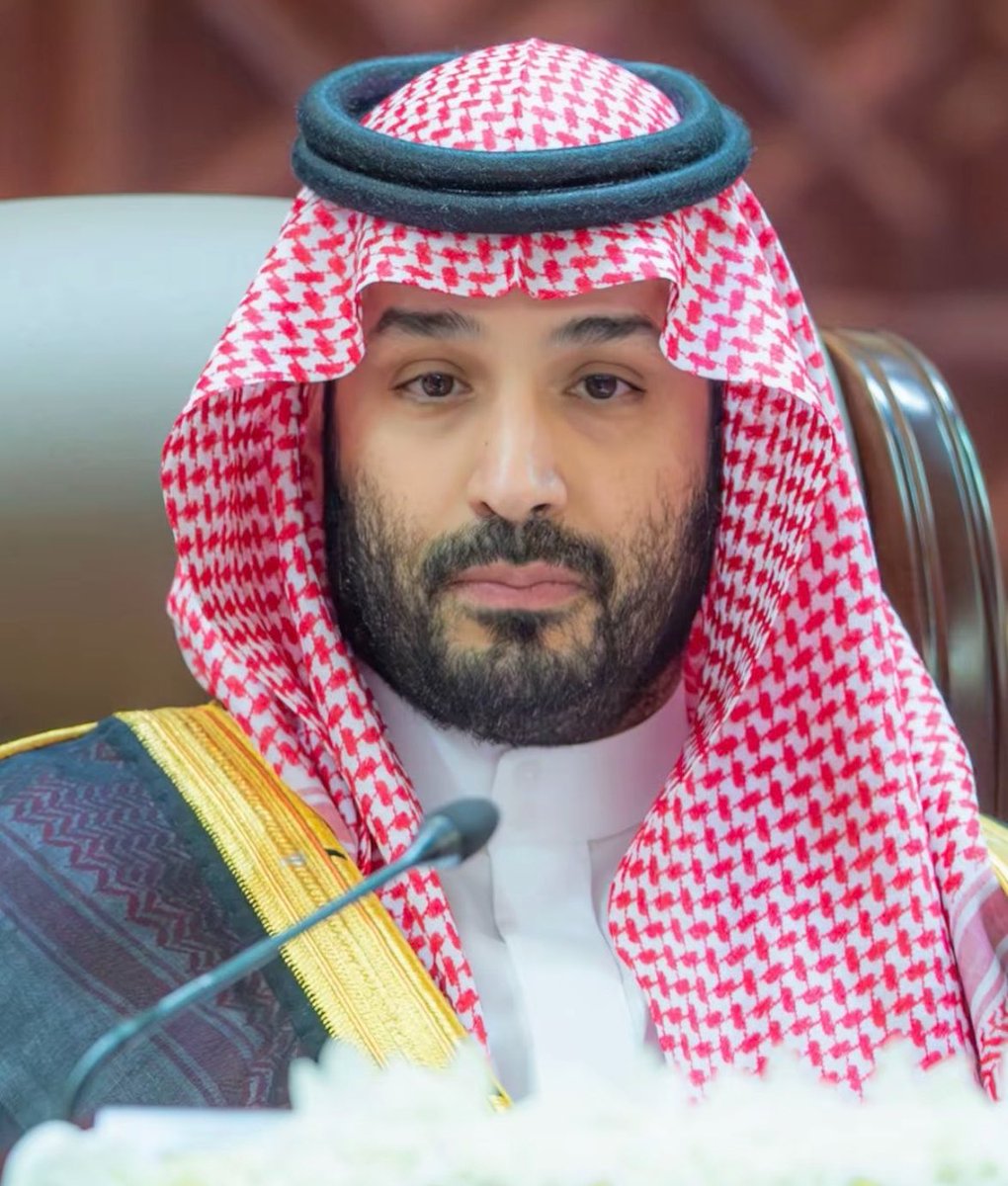 gs_ah5's tweet photo. قامت رياجيل تسابق رياجيل 
ومعزّي لحاله يسابق … زمانه 

إن قيل وين العلم قلت المحاصيل 
وإن قيل وين المرجله ؟ قلت عانه
#محمد_بن_سلمان‌ https://t.co/wB9aQYwNWZ