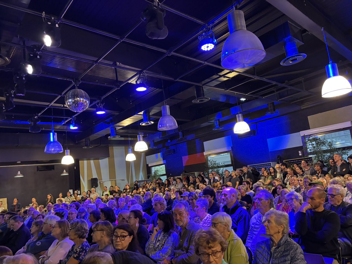 etienne_fillol's tweet photo. La salle est comble ce soir à #Alfortville pour dire NON au projet Thermo-sur-Seine !
Notre santé importe plus que vos profits.
Nos villes ne seront pas la poubelle de Paris. La science, la médecine, les élus et citoyens vous disent NON !

@luccarvounas @Alfortville_94 https://t.co/C68CJh5OWi