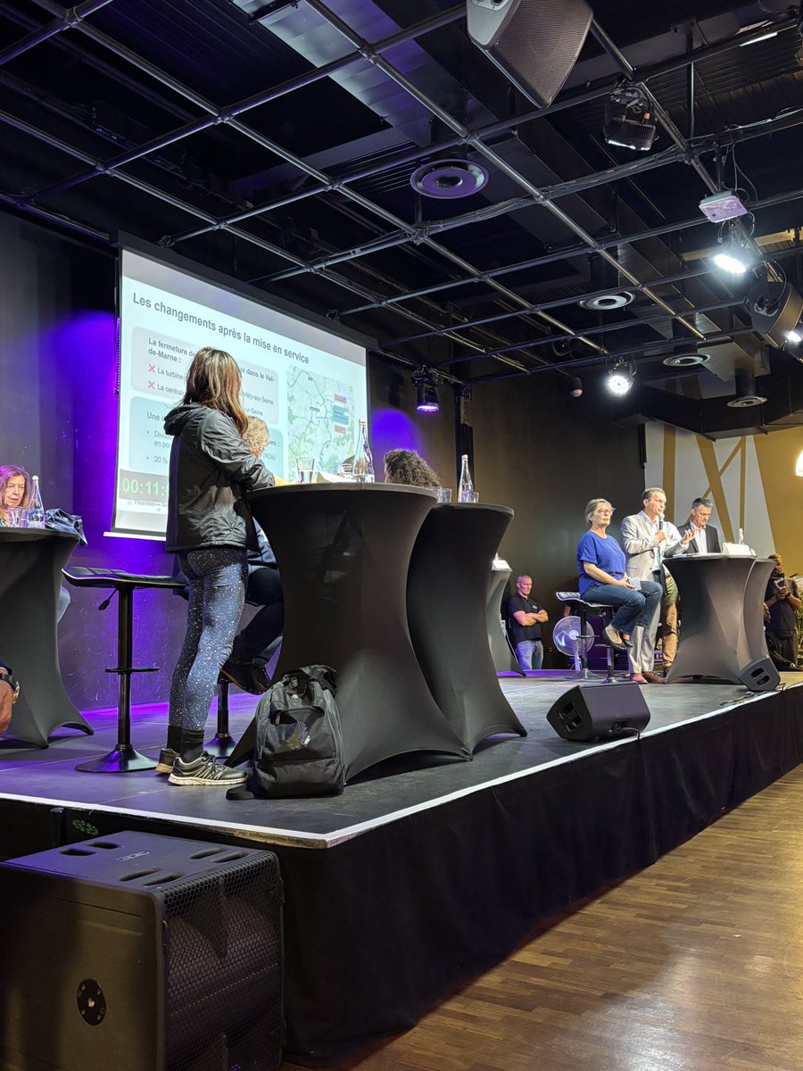 etienne_fillol's tweet photo. La salle est comble ce soir à #Alfortville pour dire NON au projet Thermo-sur-Seine !
Notre santé importe plus que vos profits.
Nos villes ne seront pas la poubelle de Paris. La science, la médecine, les élus et citoyens vous disent NON !

@luccarvounas @Alfortville_94 https://t.co/C68CJh5OWi