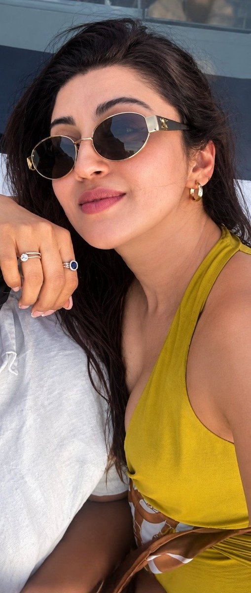 Beautyglam69's tweet photo. Pranitha Subhash https://t.co/pDXkFc2GBH