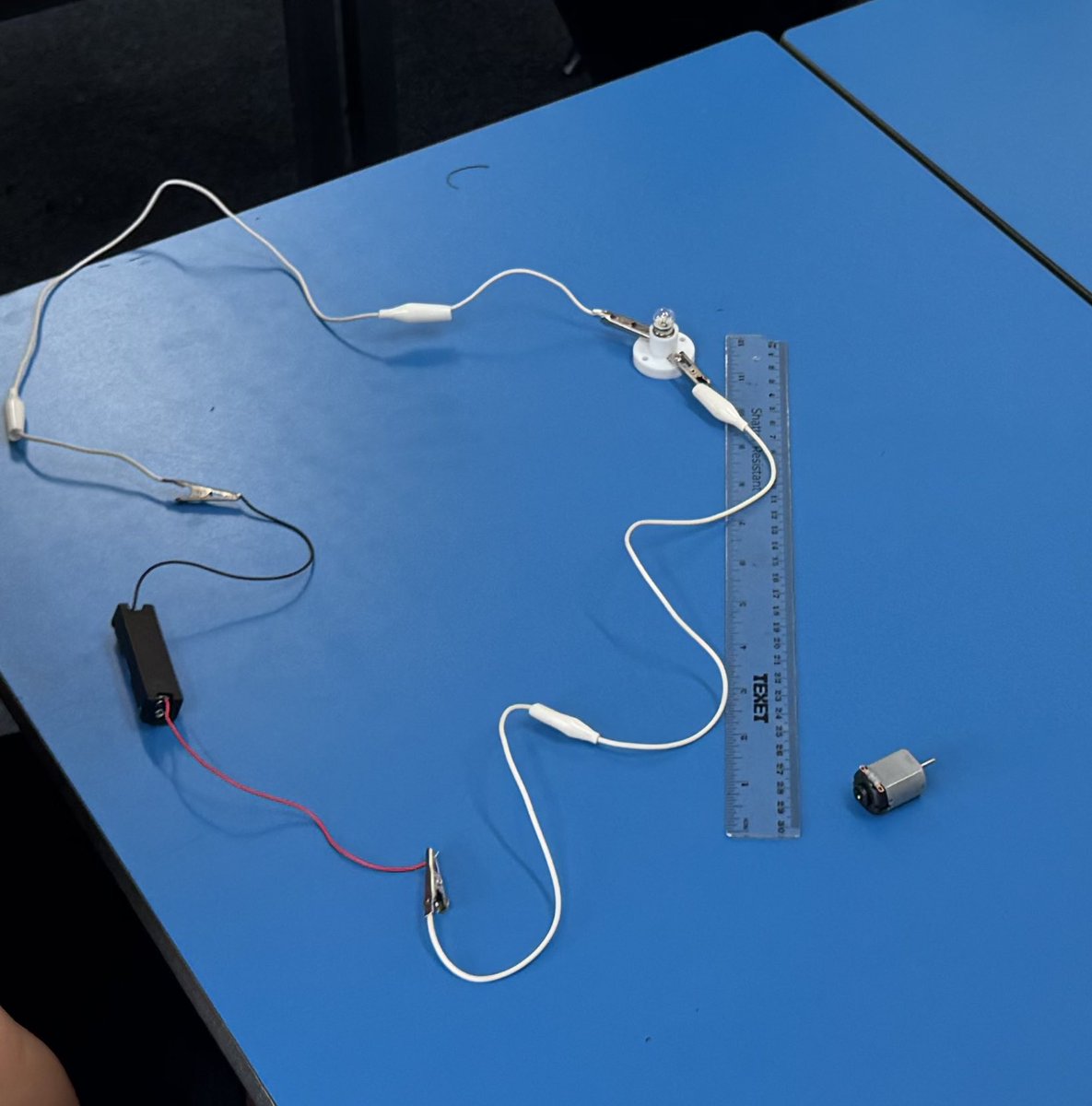 ButtonLane_'s tweet photo. 4B have been looking at electricity in science this half term. They’ve looked at how to be safe around electricity and have now addressed some misconceptions on what is needed in order for a circuit to work. Next week we will be looking at which materials are good conductors. https://t.co/9s9XuNuO2t
