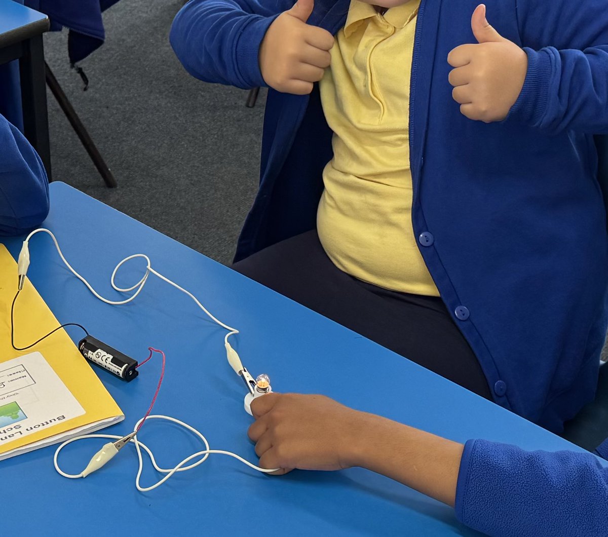 ButtonLane_'s tweet photo. 4B have been looking at electricity in science this half term. They’ve looked at how to be safe around electricity and have now addressed some misconceptions on what is needed in order for a circuit to work. Next week we will be looking at which materials are good conductors. https://t.co/9s9XuNuO2t
