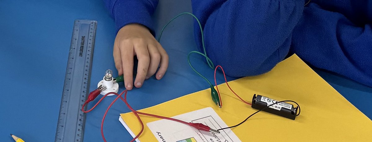 ButtonLane_'s tweet photo. 4B have been looking at electricity in science this half term. They’ve looked at how to be safe around electricity and have now addressed some misconceptions on what is needed in order for a circuit to work. Next week we will be looking at which materials are good conductors. https://t.co/9s9XuNuO2t