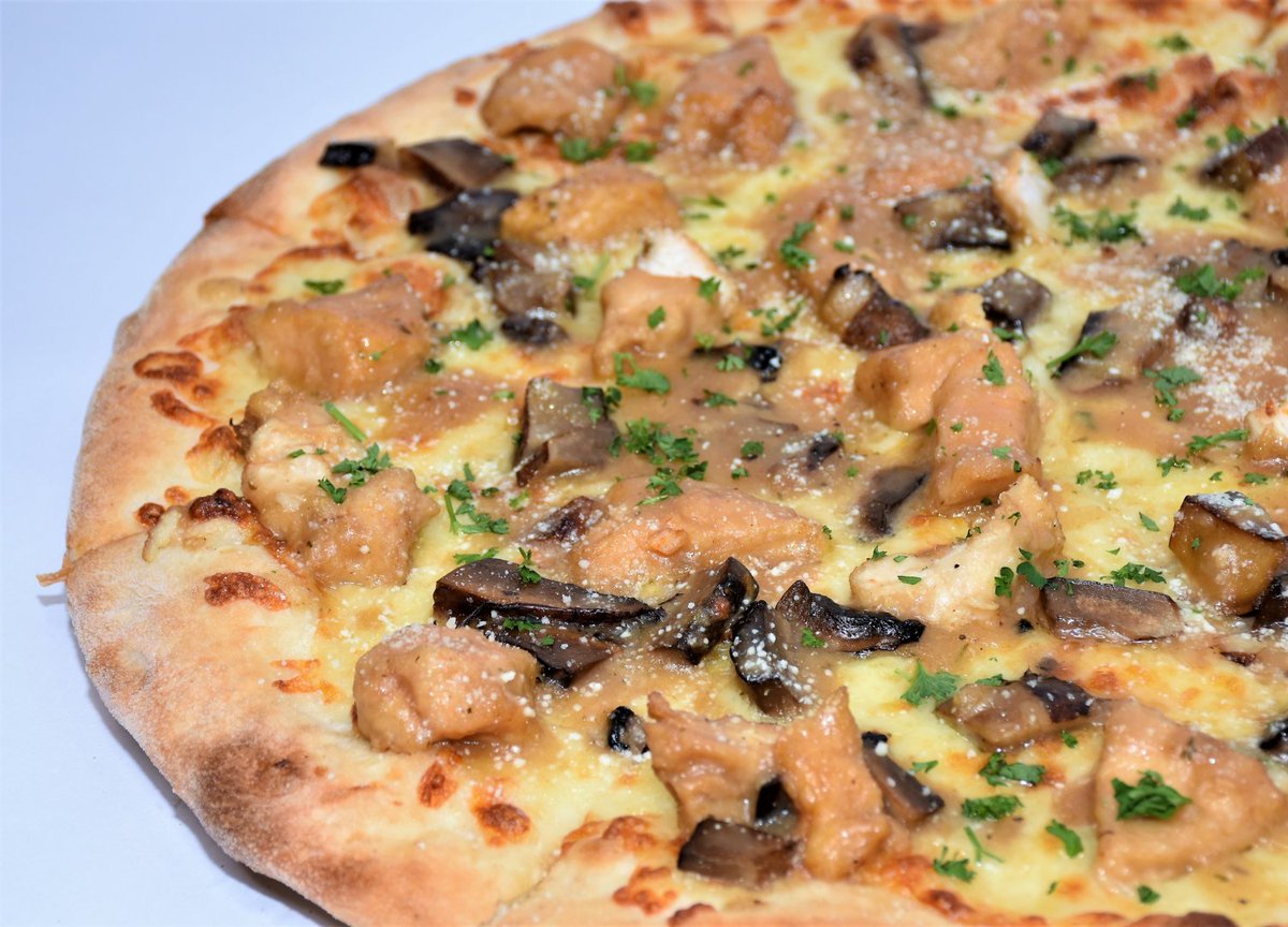 arcuripizzact's tweet photo. From classic favorites to bold combinations, our pizzas are made fresh and loaded with flavor. Stop in, grab a slice, or make it a whole pie!

Visit https://t.co/81pK7UWD0a to order online or call 203-869-6999.

#arcurispizza #italianrestaurant #supportlocal #cteats https://t.co/oJJXl8y5XM
