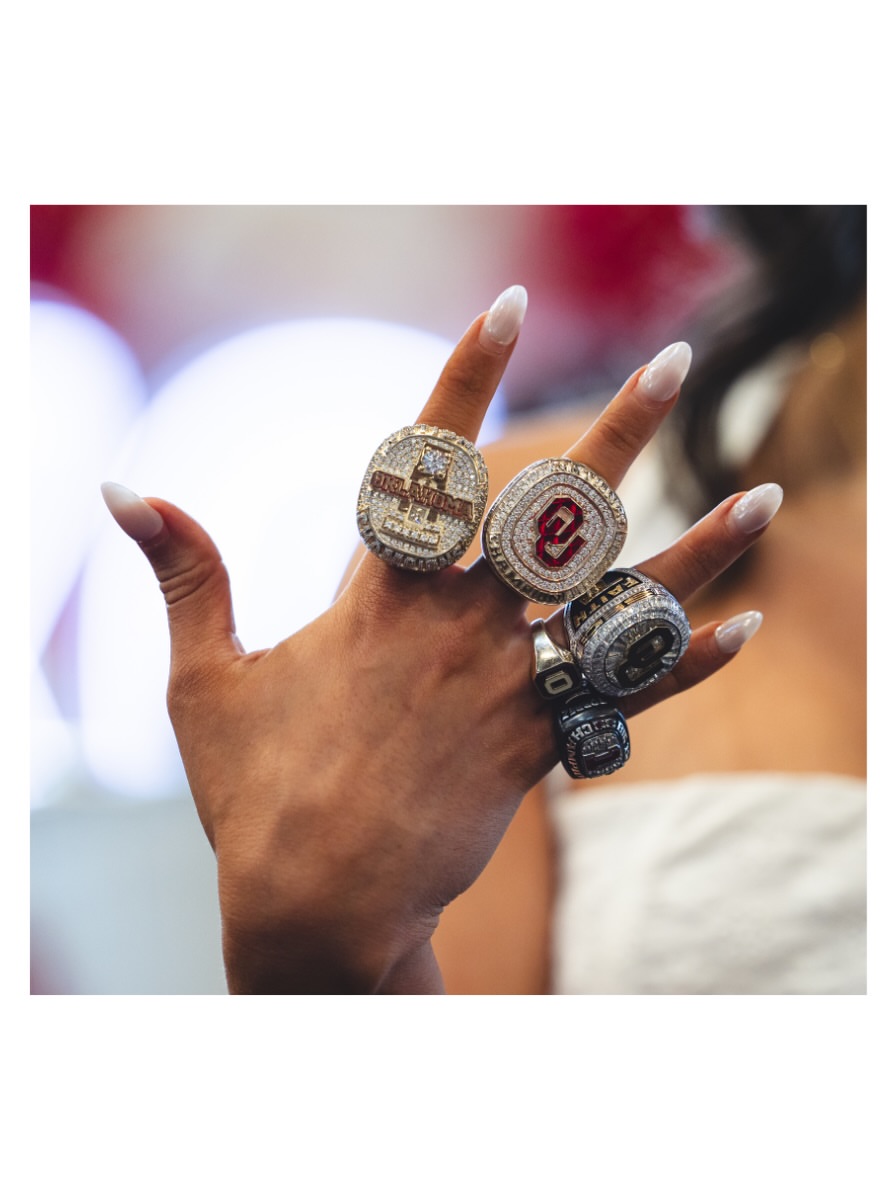 NCAA_Gymnastics's tweet photo. New addition to the ring stack 💍

#NCAAWGYM x 📸 / 🎥 @OU_WGymnastics https://t.co/O3xtDv6Da6