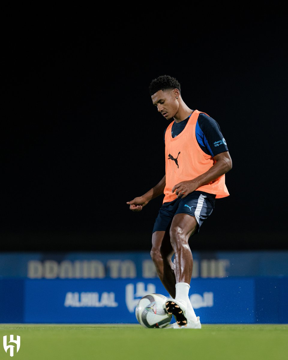 Alhilal_FC's tweet photo. شارك اللاعب "أولي واتكينز" في التدريبات الجماعية 🔙💙 https://t.co/tbxH76ORgh