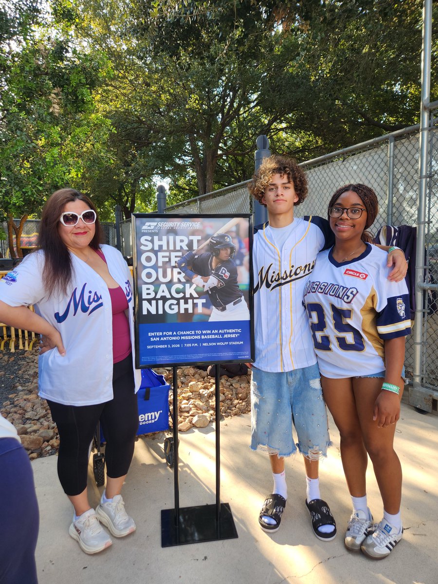 SSFCU's tweet photo. Our volunteers joined the @missionsmilb to batter up for a good cause in support of our Security Service Shirt Off Our Back Night giveaway. 

Just another night of #PeopleHelpingPeople, while having a blast with our community at the ballpark!

 #SanAntonioMissions https://t.co/Br1N1nWbGO