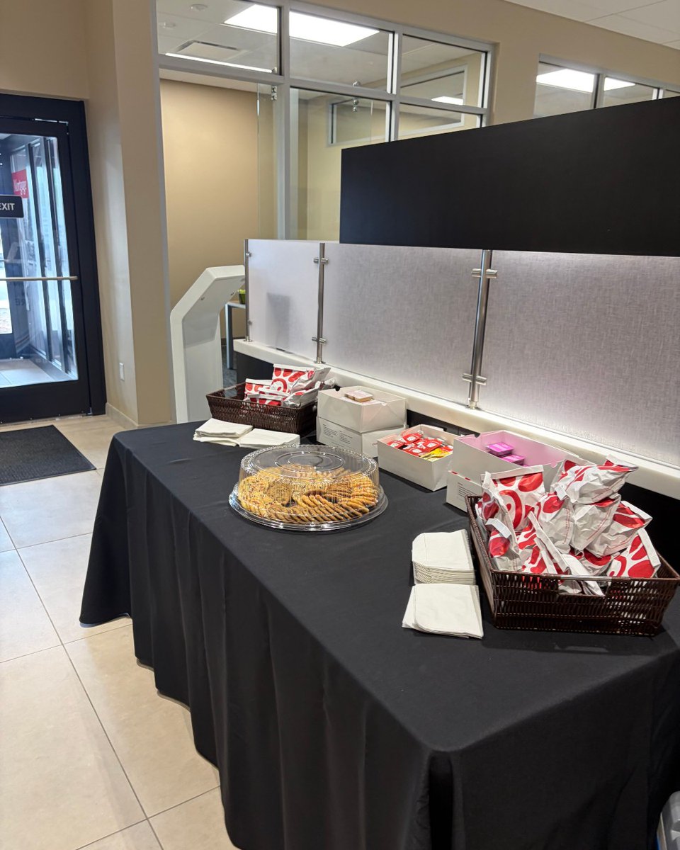 campususacu's tweet photo. We had a great time celebrating the 1st birthday of our Leesburg Service Center! Over the past year, we’ve loved getting to know our members, building new connections, and becoming part of the Leesburg community.
#CAMPUSUSACreditUnion #Leesburg #FirstBirthday #Community https://t.co/LKkekBrIwG