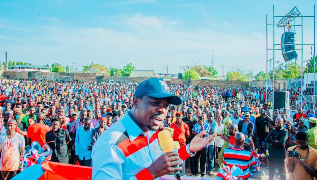 Sativa255's tweet photo. Hiki CHAMA ni mpango wa MUNGU, TAZAMA NYOMI HILO.

Makamu Mwenyekiti wa CHADEMA Bara, Mhe. @hechejohn, akizungumza na wananchi katika mkutano wa hadhara uliofanyika leo, Septemba 30, 2026, katika Mji wa Nansio, Ukerewe.
#OperationFreeTunduLissu

REPOST 200. https://t.co/oHlfnmEWJA
