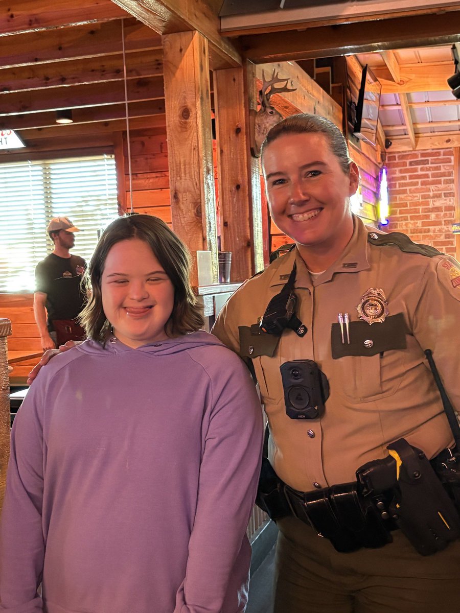 THPFallBranch's tweet photo. The Annual Tip-A-Cop fundraiser for @SOTennessee was held last evening at @texasroadhouse locations in the district. Troopers Egolf and Smathers and Sgt. McNulty made sure the sweet tea glasses were full at the Johnson City location! https://t.co/BqIwBra9XD