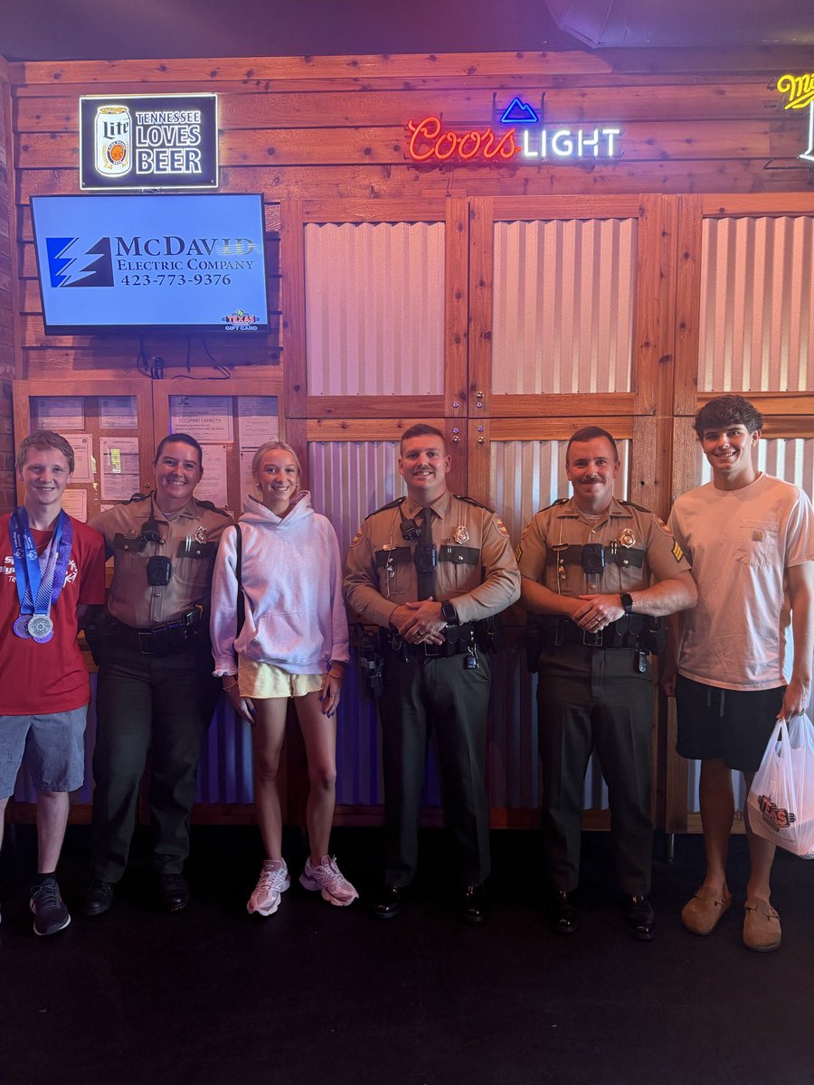 THPFallBranch's tweet photo. The Annual Tip-A-Cop fundraiser for @SOTennessee was held last evening at @texasroadhouse locations in the district. Troopers Egolf and Smathers and Sgt. McNulty made sure the sweet tea glasses were full at the Johnson City location! https://t.co/BqIwBra9XD
