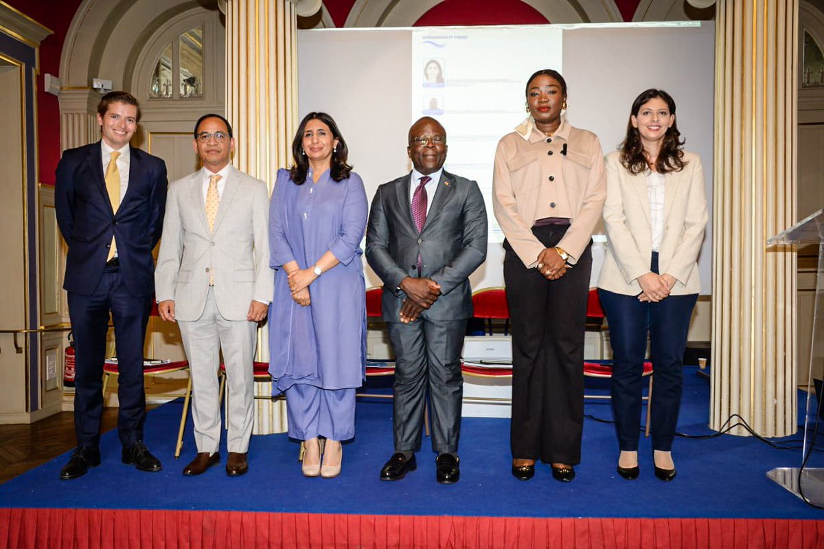ebalemozindo's tweet photo. #RDC: @AssembleeNatRDC 
L'Afrique au cœur des décisions mondiales : Le plaidoyer fort de la députée @ChristelleVuan1 à Paris.

L'Afrique au cœur des décisions mondiales : Le plaidoyer fort de la députée Christelle Vuanga à Paris
​Invitive d'honneur de la Mairie du 16e arrondissement de Paris lors d'une conférence axée sur le bilan et l'avenir des Nations Unies, l'honorable députée nationale Christelle Vuanga a livré un vibrant plaidoyer en faveur d'une revalorisation du rôle de l'Afrique sur la scène internationale.
​Aux côtés de personnalités diplomatiques de premier plan dont les ambassadeurs des Philippines, du Libéria, d'Haïti, d'Autriche et du Pakistan , l'élue congolaise a axé son intervention sur la place de la gouvernance africaine au sein de l'architecture mondiale.
Fidèle à ses engagements de femme d'État, Christelle Vuanga a martelé un message fort : l'Afrique ne peut plus se contenter d'être un simple sujet de discussion dans les grands fora internationaux. Elle exige désormais une place de choix au cœur des centres de décision.
​« L’Afrique ne doit plus seulement être au cœur des débats internationaux. Elle doit aussi être au cœur des décisions. Notre voix compte. Notre gouvernance compte », a-t-elle déclaré avec conviction.
​Cette prise de position réaffirme la nécessité d'intégrer pleinement le continent africain dans la construction du multilatéralisme et des équilibres mondiaux de demain.