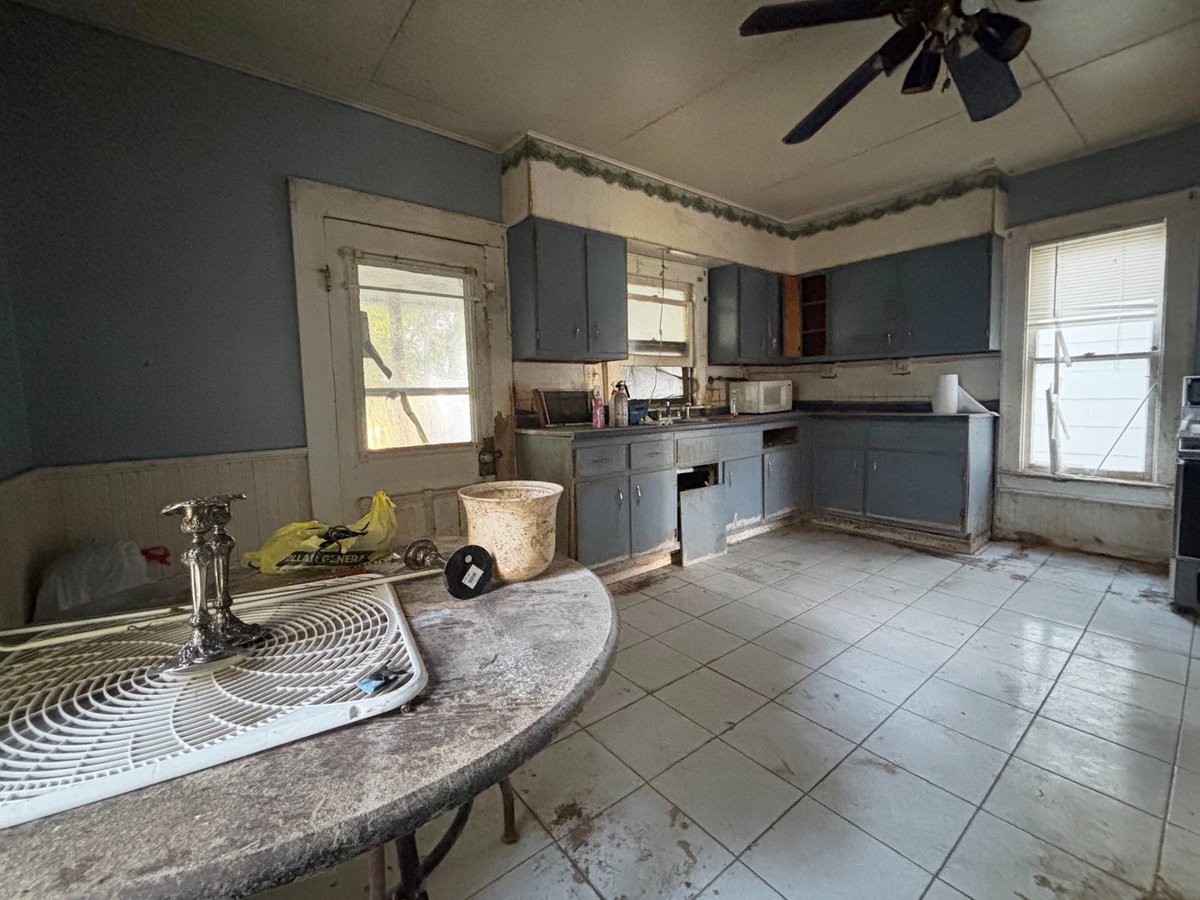 zillowgonewild's tweet photo. What’s stopping you from buying this home in Butler, PA for only $34,950? https://t.co/xMewASSVsi