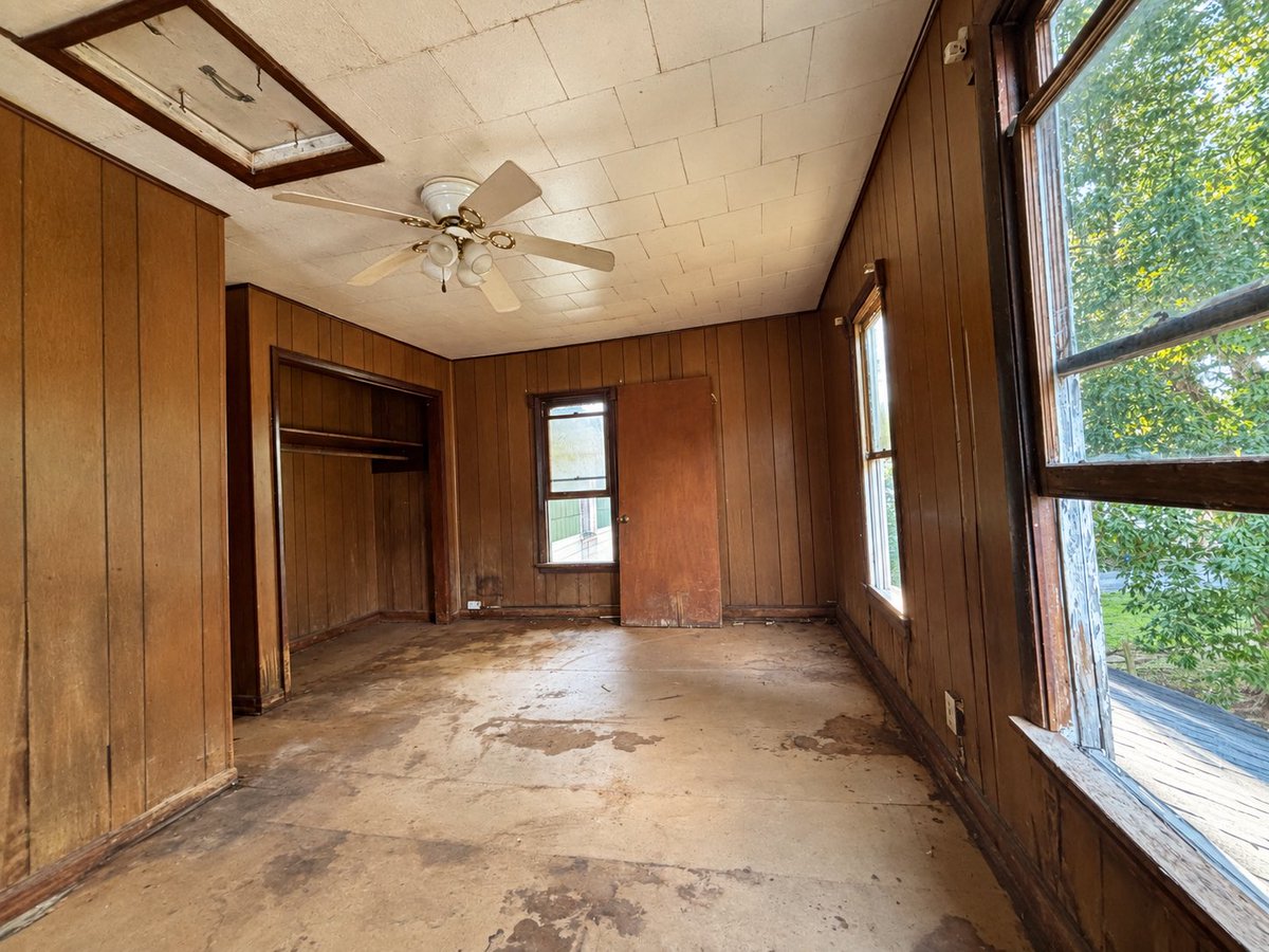 zillowgonewild's tweet photo. What’s stopping you from buying this home in Butler, PA for only $34,950? https://t.co/xMewASSVsi