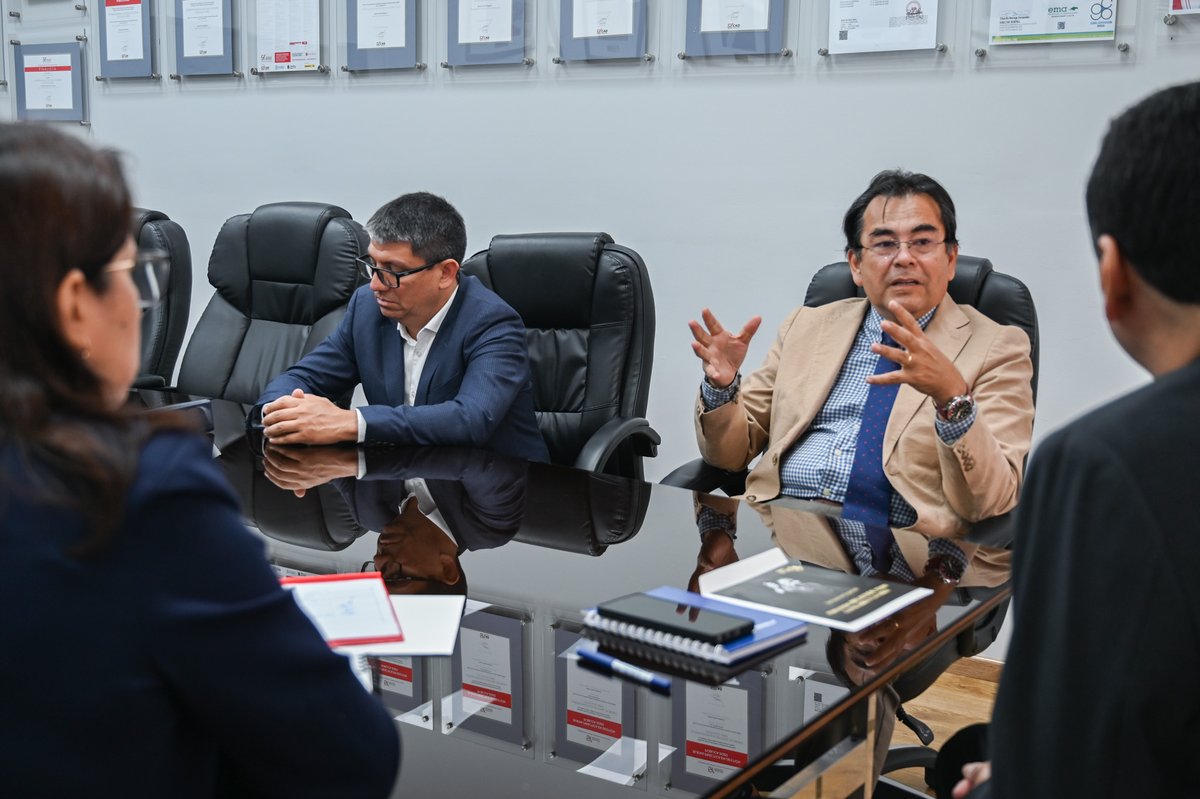 sbn_peru's tweet photo. ✅#SBNInforma
🤝Promovemos la inversión privada.
☝El superintendente de la SBN, Angel Manero Campos, sostuvo una reunión de trabajo con el vicepresidente de Asuntos Corporativos de la Universidad San Ignacio de Loyola, Luis Torres Paz. https://t.co/qDtTnUih9z