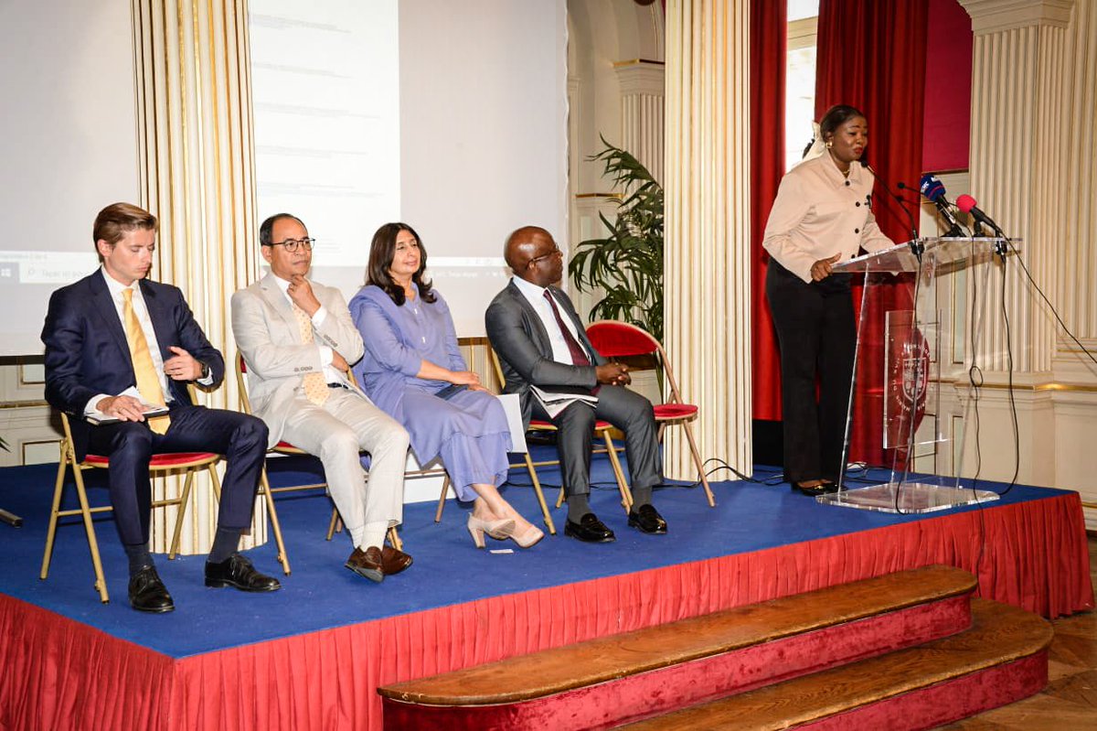 ebalemozindo's tweet photo. #RDC: @AssembleeNatRDC 
L'Afrique au cœur des décisions mondiales : Le plaidoyer fort de la députée @ChristelleVuan1 à Paris.

L'Afrique au cœur des décisions mondiales : Le plaidoyer fort de la députée Christelle Vuanga à Paris
​Invitive d'honneur de la Mairie du 16e arrondissement de Paris lors d'une conférence axée sur le bilan et l'avenir des Nations Unies, l'honorable députée nationale Christelle Vuanga a livré un vibrant plaidoyer en faveur d'une revalorisation du rôle de l'Afrique sur la scène internationale.
​Aux côtés de personnalités diplomatiques de premier plan dont les ambassadeurs des Philippines, du Libéria, d'Haïti, d'Autriche et du Pakistan , l'élue congolaise a axé son intervention sur la place de la gouvernance africaine au sein de l'architecture mondiale.
Fidèle à ses engagements de femme d'État, Christelle Vuanga a martelé un message fort : l'Afrique ne peut plus se contenter d'être un simple sujet de discussion dans les grands fora internationaux. Elle exige désormais une place de choix au cœur des centres de décision.
​« L’Afrique ne doit plus seulement être au cœur des débats internationaux. Elle doit aussi être au cœur des décisions. Notre voix compte. Notre gouvernance compte », a-t-elle déclaré avec conviction.
​Cette prise de position réaffirme la nécessité d'intégrer pleinement le continent africain dans la construction du multilatéralisme et des équilibres mondiaux de demain.