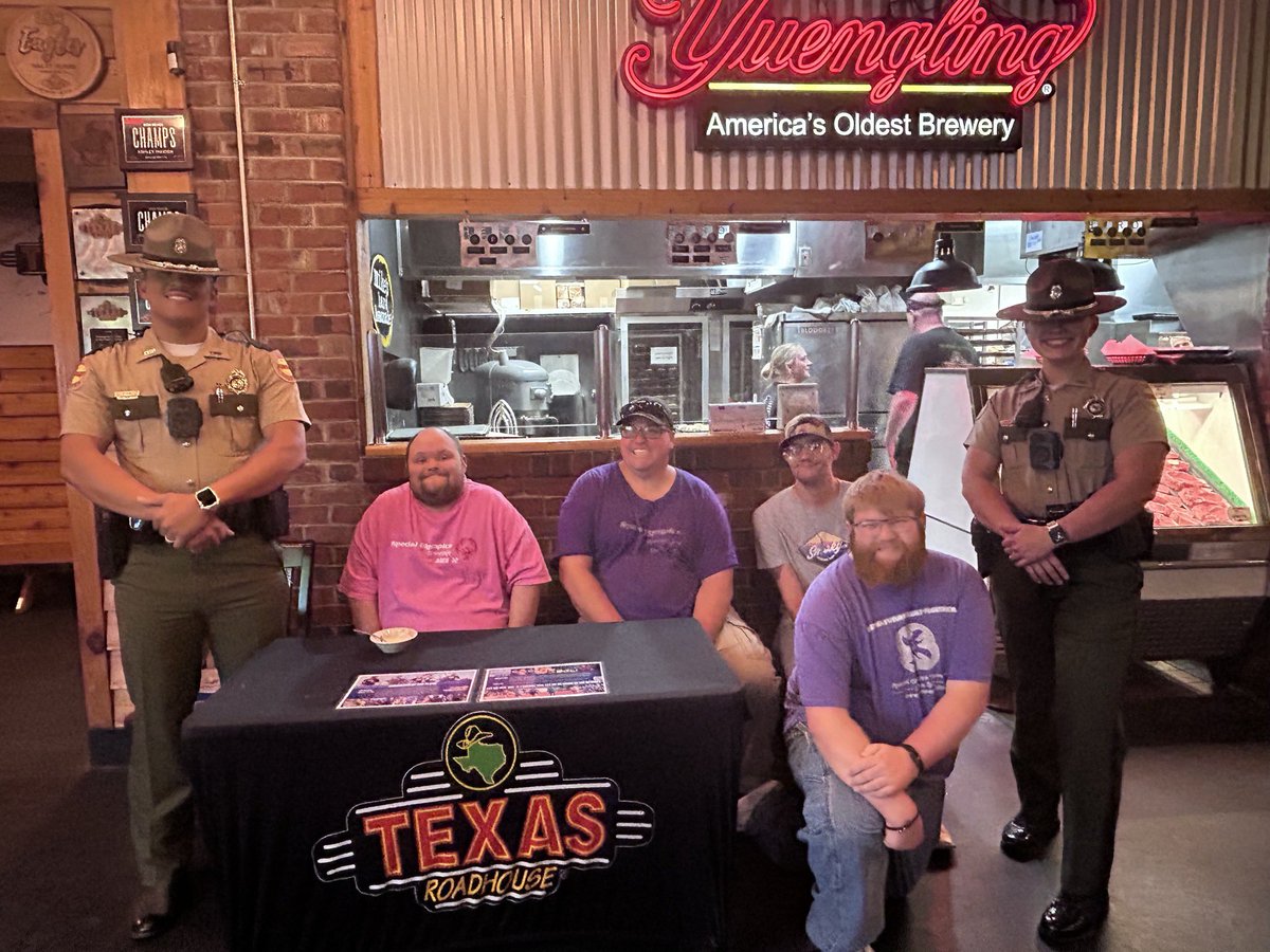 THPFallBranch's tweet photo. The Annual Tip-A-Cop fundraiser for @SOTennessee was held last evening at @texasroadhouse locations in the district. Troopers Burk and DaBrescia had a blast at the Kingsport location! https://t.co/NRYj6OhHIm