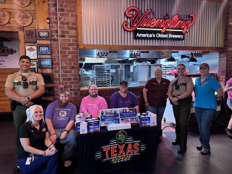 THPFallBranch's tweet photo. The Annual Tip-A-Cop fundraiser for @SOTennessee was held last evening at @texasroadhouse locations in the district. Troopers Burk and DaBrescia had a blast at the Kingsport location! https://t.co/NRYj6OhHIm