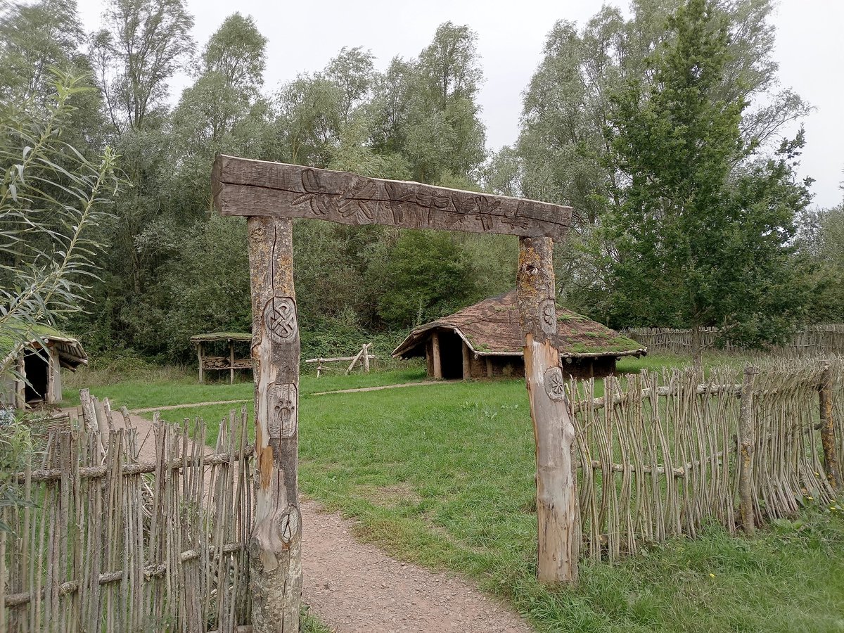 phil0073's tweet photo. #IronAge settlement recreation with paths & huts at @StanwickLakes in #September.#Northamptonshire #PhilOnaBike #History #WednesdayWander #FootpathFriday https://t.co/CciNnpLOv6