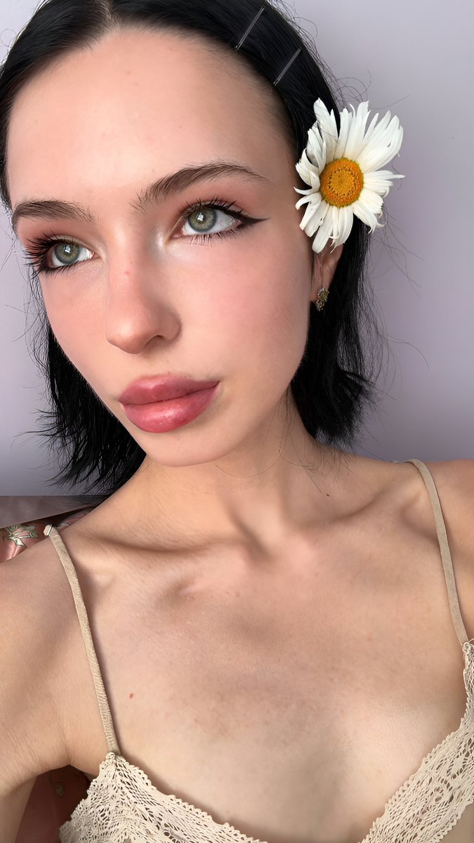 avecalice's tweet photo. J’adore te sentir palpiter contre ma langue, c’est le son le plus excitant du monde pour moi 💓 https://t.co/C4EueAmi8Z
