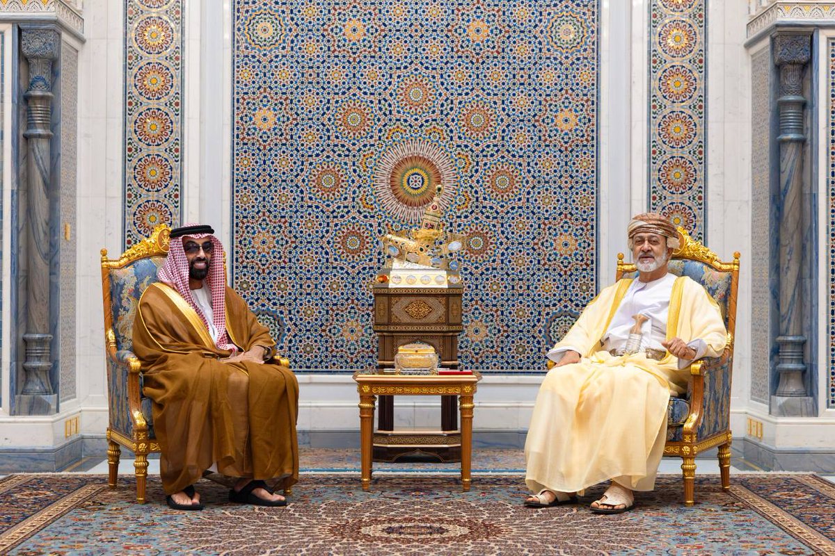 MSDAR_NEWS's tweet photo. طحنون بن زايد يلتقي سلطان عُمان في مسقط ويبحثان تعزيز العلاقات الثنائية في ظل التطور المستمر الذي تشهده في مختلف المجالات.

#مصدر_للأخبار https://t.co/0rTt1FiPkF