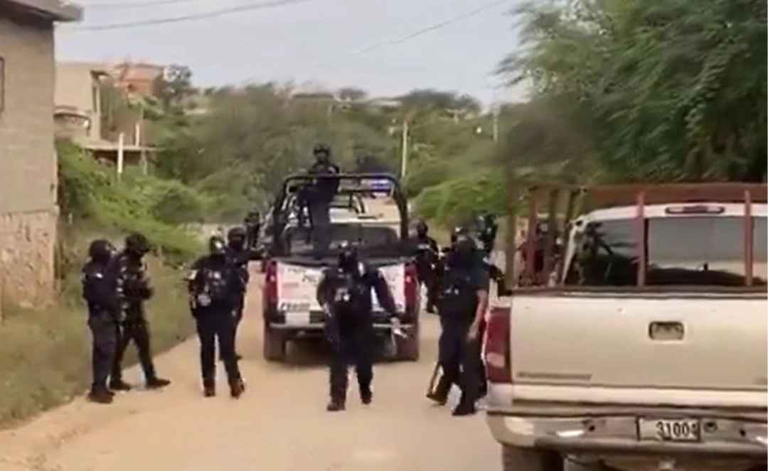 article19mxca's tweet photo. ⚠️ Fuerzas de Seguridad Pública agreden al periodista Jorge Luis Ruíz en Comonfort, #Guanajuato.

Exigimos a la @FGEGUANAJUATO realizar la investigación correspondiente, aplicando el Protocolo Homologado de Investigación de Delitos Contra la Libertad de Expresión:

https://t.co/9q0V1v5JvP