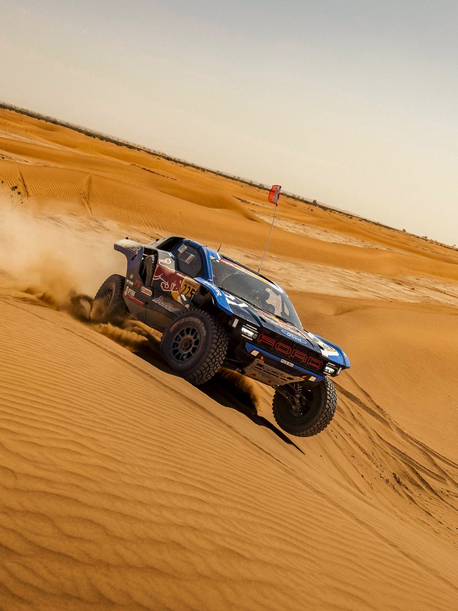CSainz_oficial's tweet photo. Buen día en Marruecos! P3 en la etapa de hoy, con una especial bastante limpia y sin problemas, y recuperamos también el 3er puesto en la general. Dani ha hecho un excelente trabajo y las sensaciones siguen siendo buenas.
Ahora a recargar pilas, que nos esperan un par de días muy largos! 💪🏼

Good day in Morocco! P3 on today’s stage after a pretty clean run with no issues, and we’re also back up to 3rd overall. Dani did an excellent job and the feeling continues to be good. Time to get some rest, we’ve got a couple of very long days ahead! 💪🏼