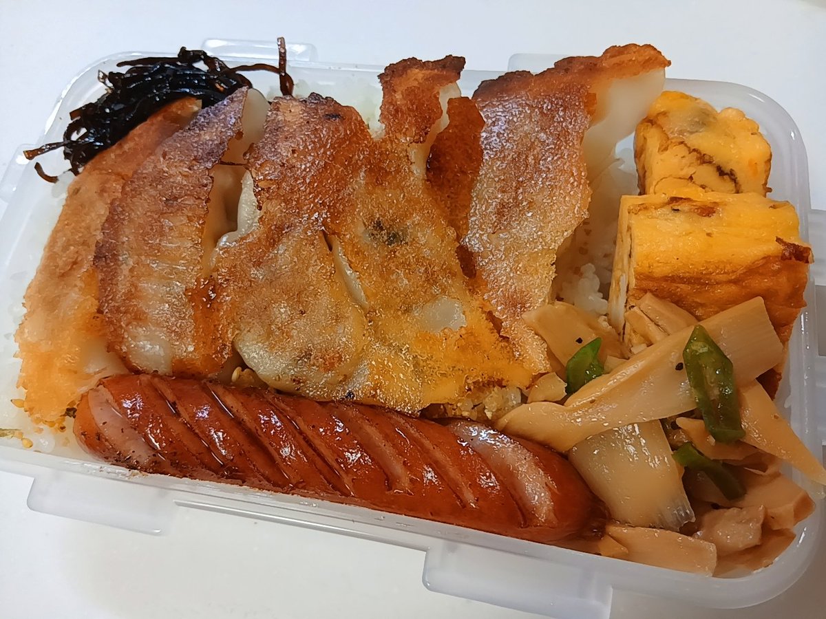yott_chan's tweet photo. マルちゃん正麺豚骨醤油🍜😋、ピリ辛お豆腐クッパ、餃子弁当、パスタ🍝
挽肉😄
 #おうちごはん  #お弁当 https://t.co/FRtd81eKWB