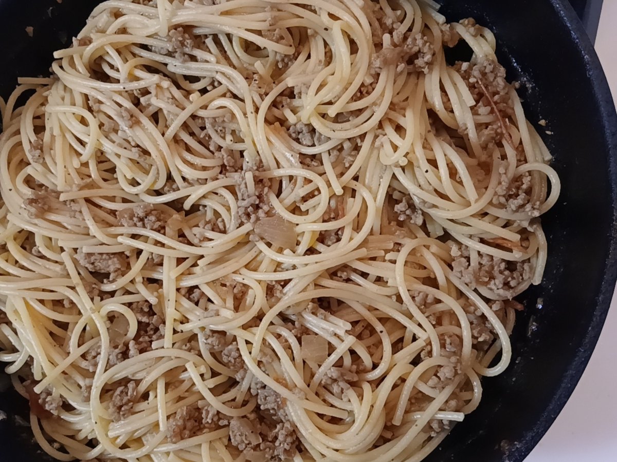yott_chan's tweet photo. マルちゃん正麺豚骨醤油🍜😋、ピリ辛お豆腐クッパ、餃子弁当、パスタ🍝
挽肉😄
 #おうちごはん  #お弁当 https://t.co/FRtd81eKWB